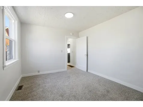 2542 SE 18th Avenue Portland OR 97202