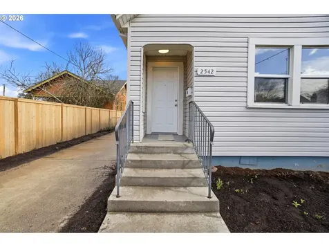 2542 SE 18th Avenue Portland OR 97202