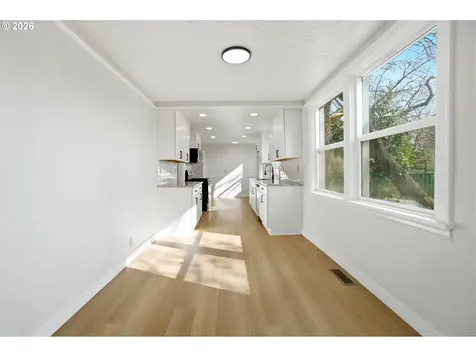 2542 SE 18th Avenue Portland OR 97202