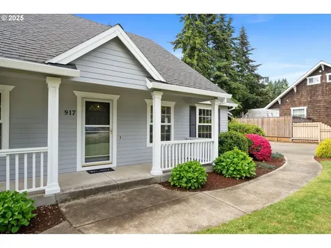 917 NE 10th Avenue Canby OR 97013
