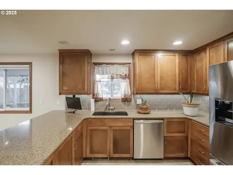 1141 NE Springwood Drive Albany OR 97321