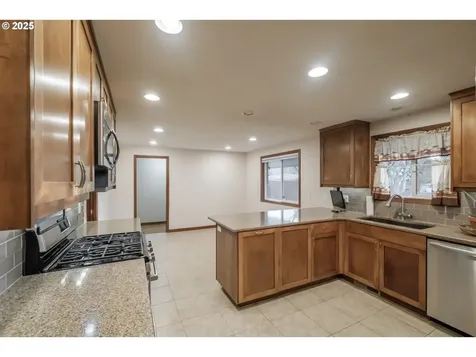 1141 NE Springwood Drive Albany OR 97321