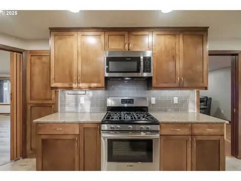 1141 NE Springwood Drive Albany OR 97321