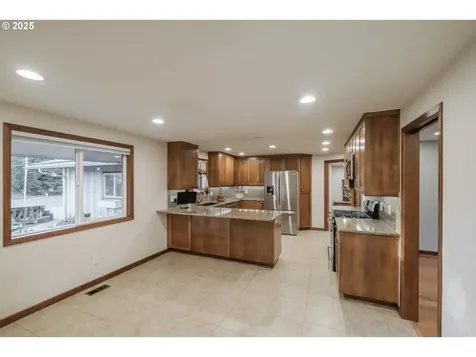 1141 NE Springwood Drive Albany OR 97321