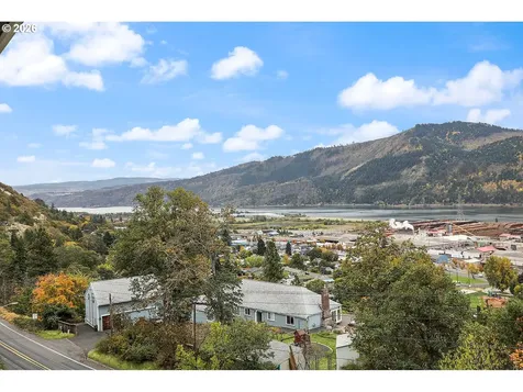 118 Ingram Place White Salmon WA 98672