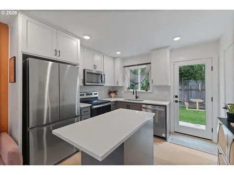 8838 N Drummond Avenue Portland OR 97217
