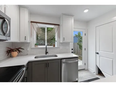 8838 N Drummond Avenue Portland OR 97217