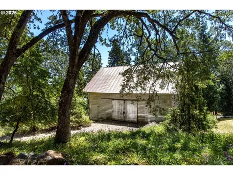 102 SW Garfield Avenue White Salmon WA 98672