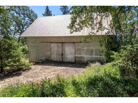 102 SW Garfield Avenue White Salmon WA 98672