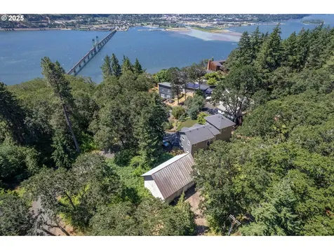 102 SW Garfield Avenue White Salmon WA 98672