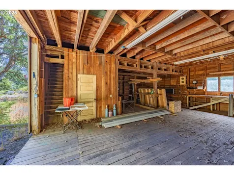 102 SW Garfield Avenue White Salmon WA 98672