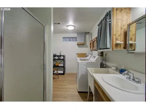532 NE Curtis Drive Corbett OR 97019