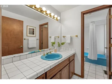 8985 SW Leslie Street Portland OR 97223