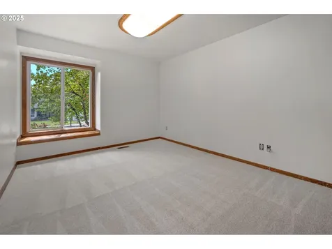8985 SW Leslie Street Portland OR 97223