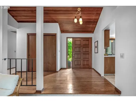 8985 SW Leslie Street Portland OR 97223