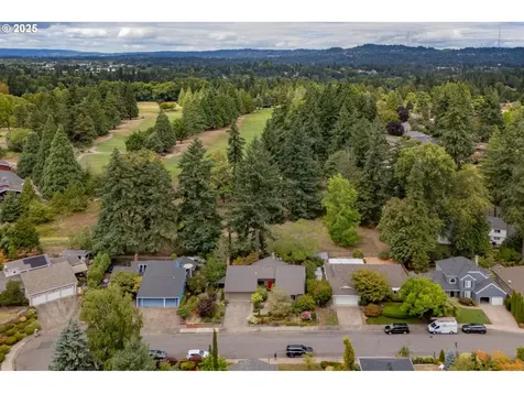 8985 SW Leslie Street Portland OR 97223