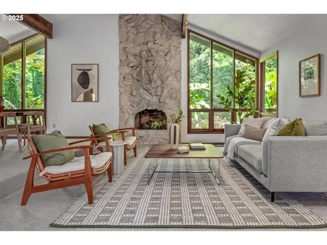 8985 SW Leslie Street Portland OR 97223