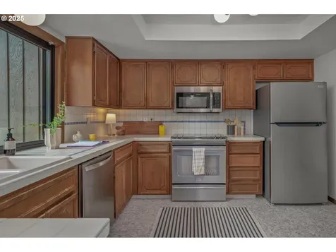8985 SW Leslie Street Portland OR 97223