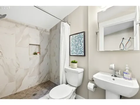 7226 SW 32nd Avenue Portland OR 97219