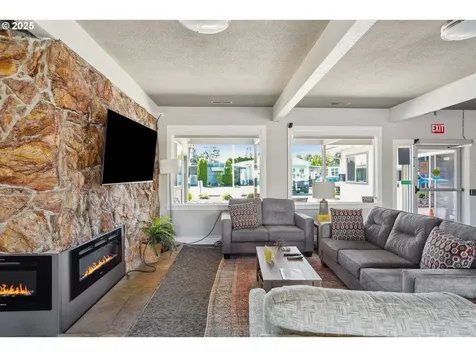 19605 River Road Gladstone OR 97027