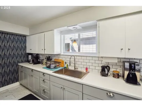 19605 River Road Gladstone OR 97027