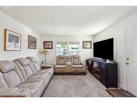 19605 River Road Gladstone OR 97027