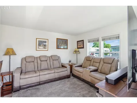 19605 River Road Gladstone OR 97027