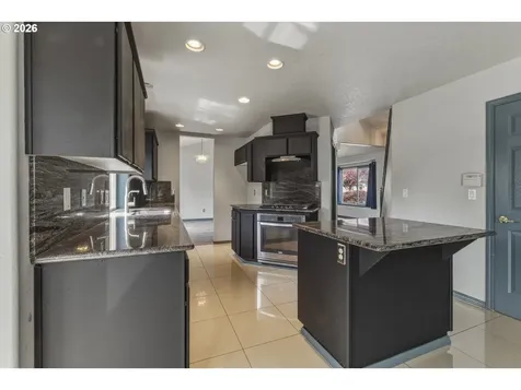 1818 NE Blue Heron Drive Portland OR 97211