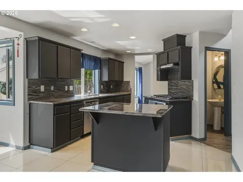 1818 NE Blue Heron Drive Portland OR 97211