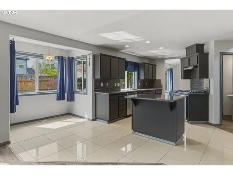 1818 NE Blue Heron Drive Portland OR 97211