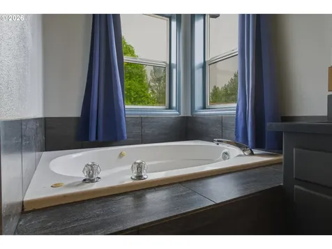 1818 NE Blue Heron Drive Portland OR 97211