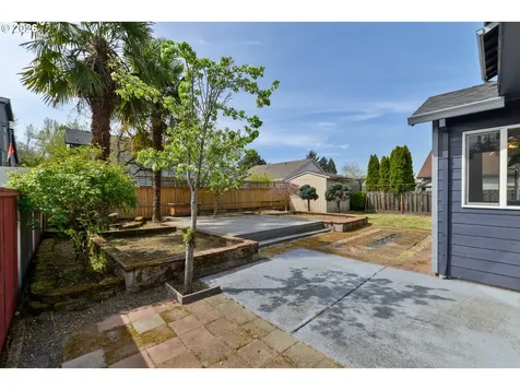1818 NE Blue Heron Drive Portland OR 97211