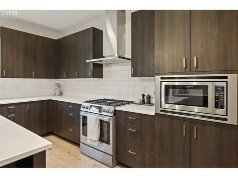 8274 SW 47th Avenue Portland OR 97219