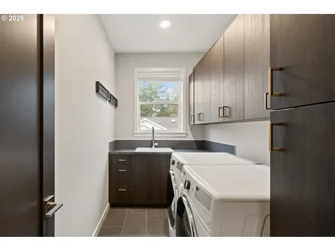 8274 SW 47th Avenue Portland OR 97219