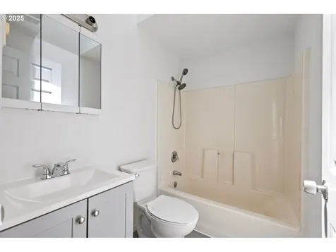 174/178 Lea Avenue Eugene OR 97404