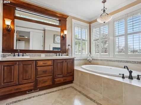 1039 NW 36th Circle Camas WA 98607