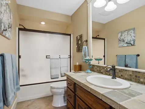 1039 NW 36th Circle Camas WA 98607