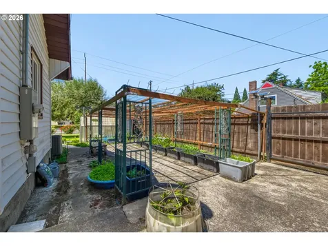 2424 NE 102nd Avenue Portland OR 97220