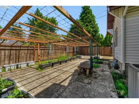 2424 NE 102nd Avenue Portland OR 97220