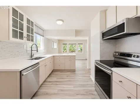 2424 NE 102nd Avenue Portland OR 97220