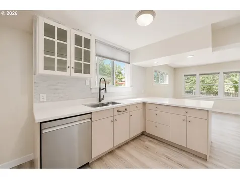 2424 NE 102nd Avenue Portland OR 97220