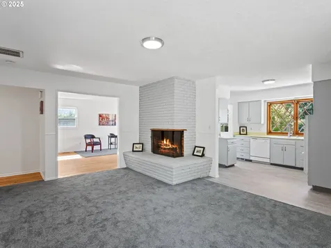 6936 SW 15th Avenue Portland OR 97219