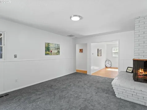 6936 SW 15th Avenue Portland OR 97219