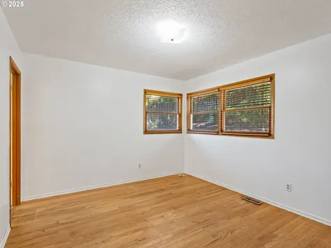 6936 SW 15th Avenue Portland OR 97219