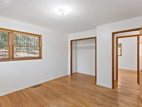 6936 SW 15th Avenue Portland OR 97219