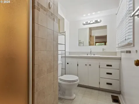 6936 SW 15th Avenue Portland OR 97219
