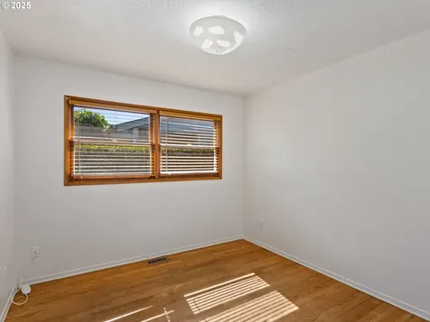 6936 SW 15th Avenue Portland OR 97219