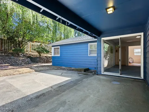 6936 SW 15th Avenue Portland OR 97219