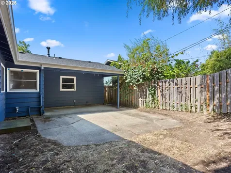 6936 SW 15th Avenue Portland OR 97219