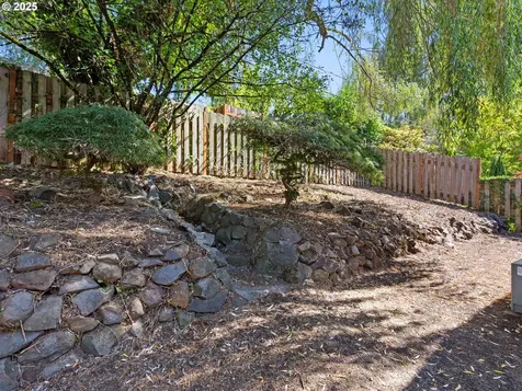 6936 SW 15th Avenue Portland OR 97219